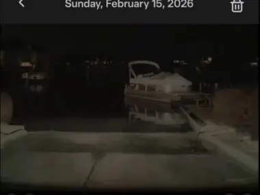 El Sistema FSD de Tesla Falla: El Vehículo Intenta Conducir a su Dueño a un Lago