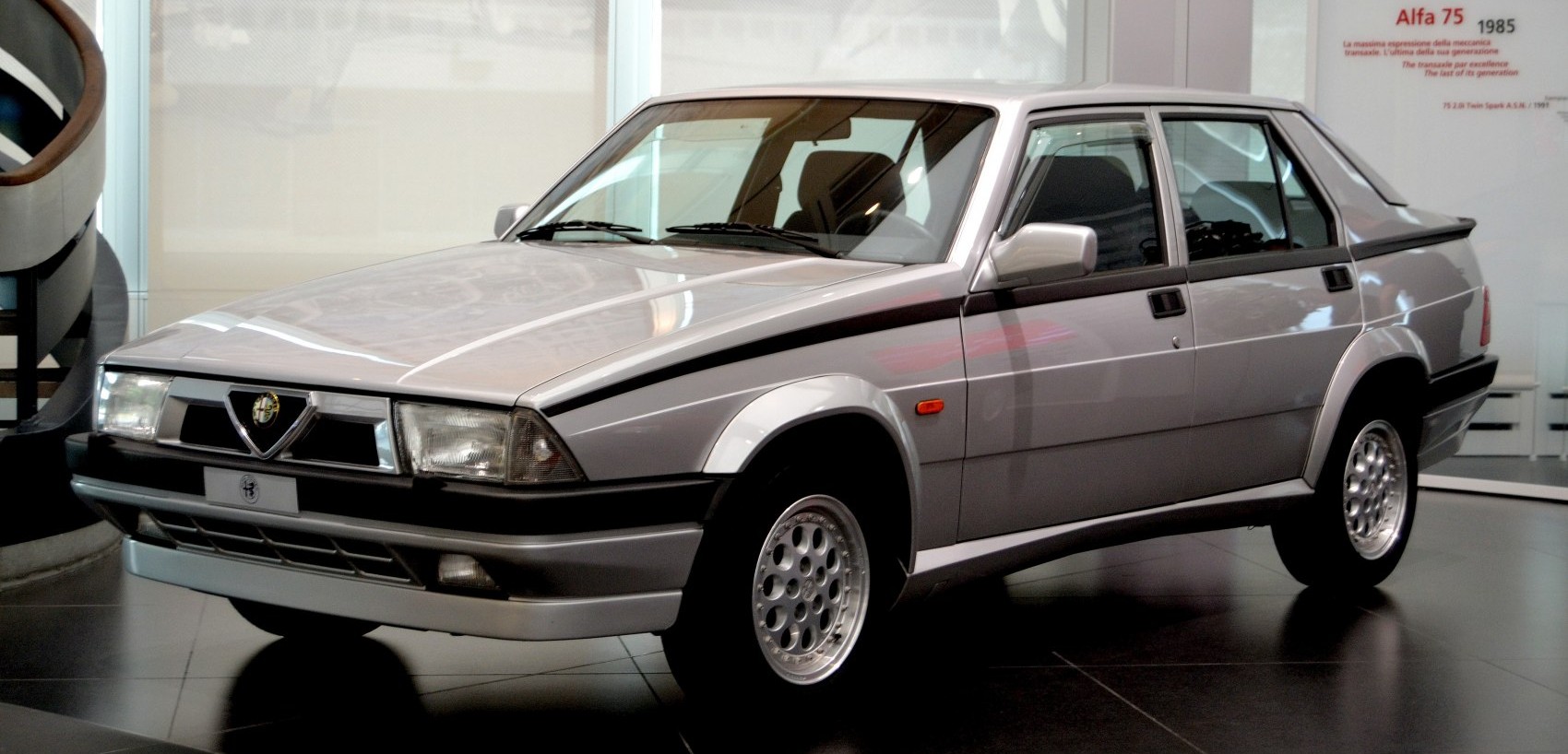 Alfa Romeo 75 especificaciones, motores y consumo