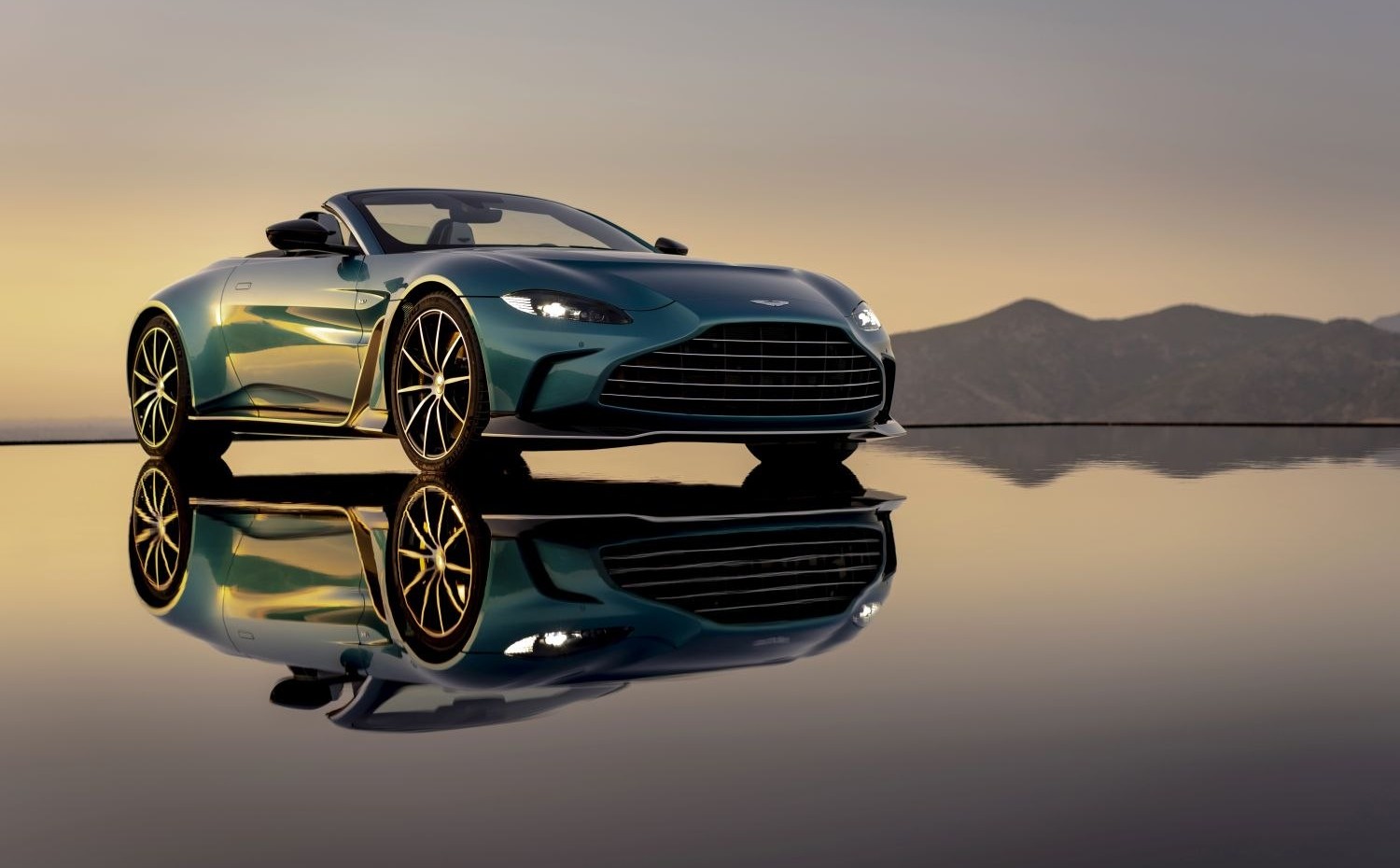 Aston Martin V12 Vantage Aston Martin V12 Vantage Roadster (2016 - 2022) génération fiche technique et photo