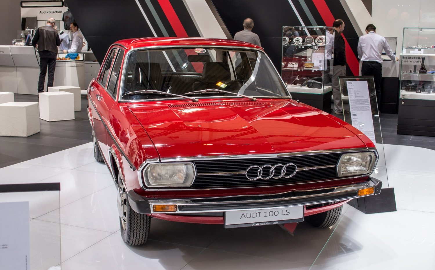 Audi 100 1.8 (85 Hp) (1973 - 1974) motor y ficha técnica