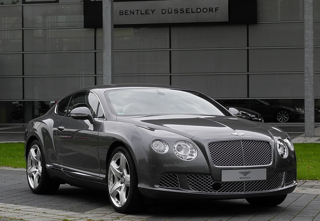 Bentley Continental Bentley Continental GTC (2011 - 2015) jenerasyonu özellikleri ve görseli