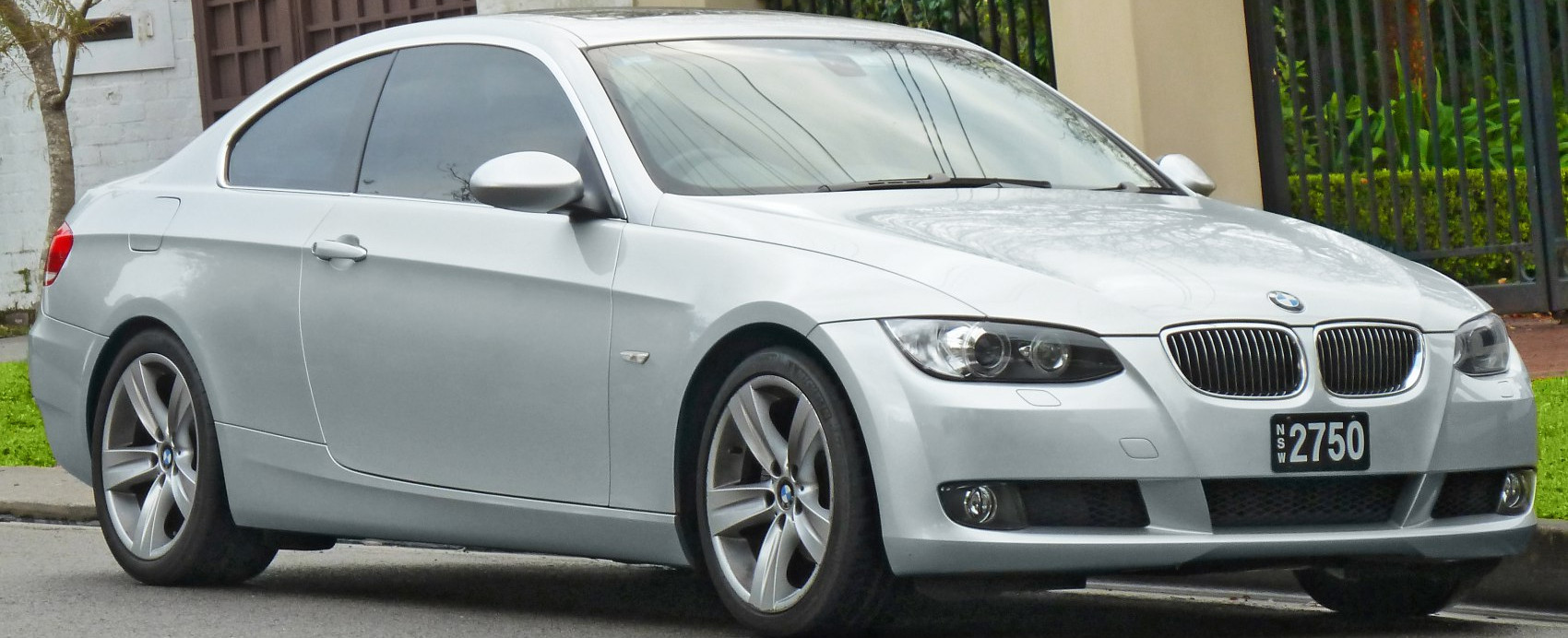 Bmw 3 Series BMW 3 Series Touring (E91) (2006 - 2010) jenerasyonu özellikleri ve görseli