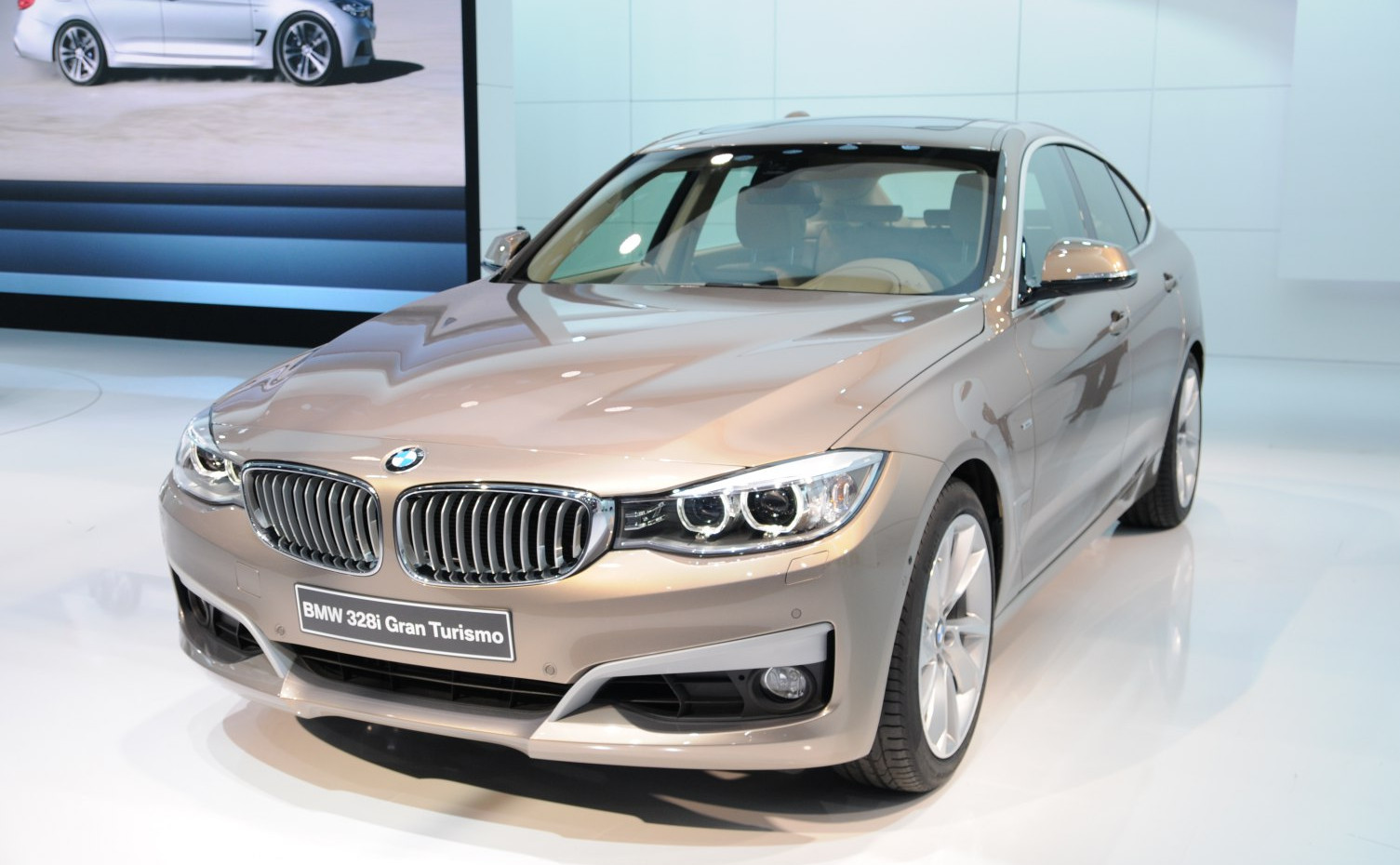 Bmw 3 Series BMW 3 Series Touring (F31) (2013 - 2016) jenerasyonu özellikleri ve görseli