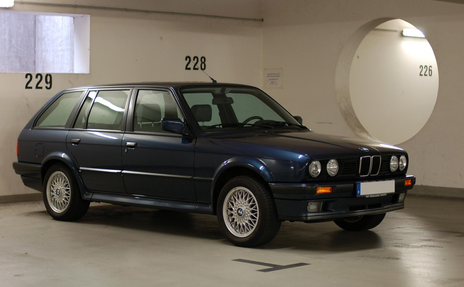 Bmw 3 Series 318i (113 Hp) (1989 - 1994) moteur et fiche technique