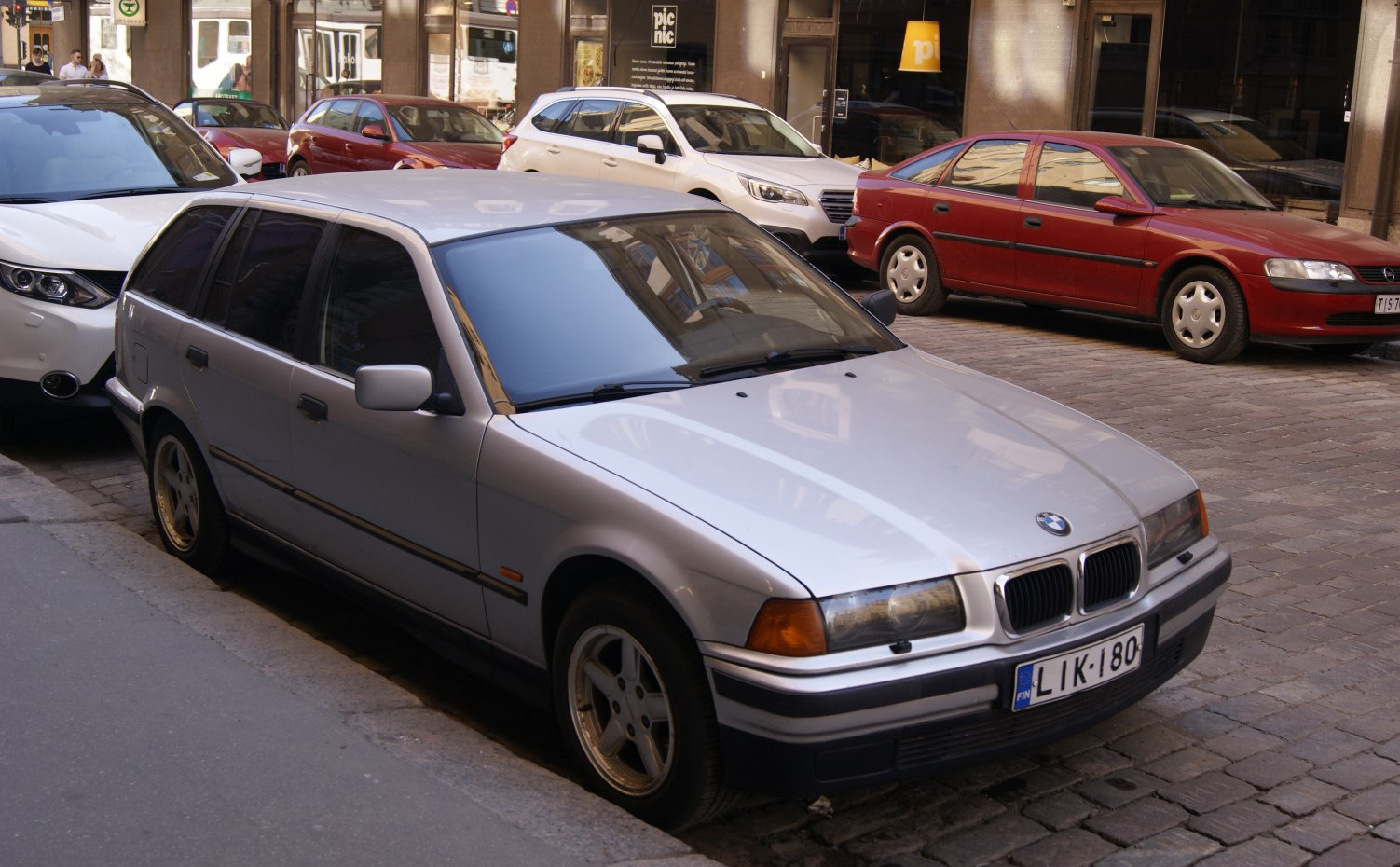 Bmw 3 Series 323i (170 Hp) Automatic (1995 - 2000) moteur et fiche technique