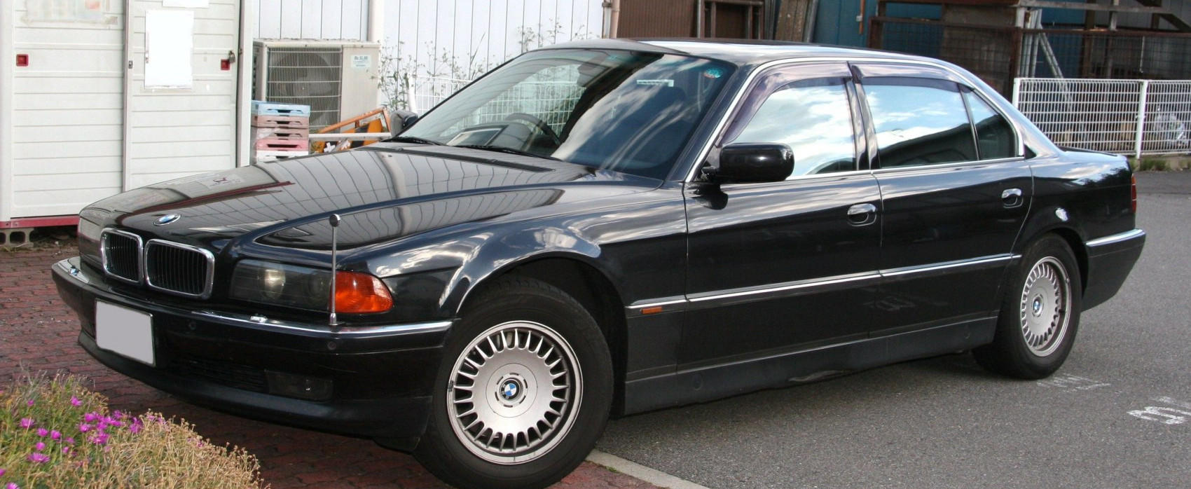 Bmw 7 Series BMW 7 Series (E32, facelift 1992) (1994 - 1998) generation specs and photo