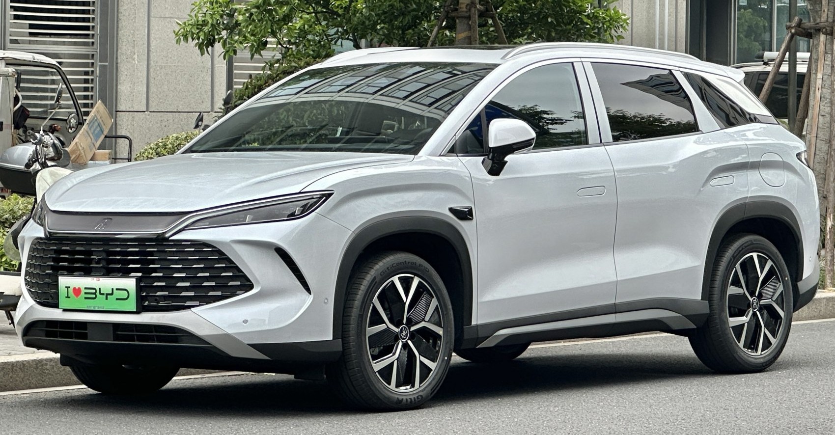 Byd Song L caratteristiche, motori e consumi