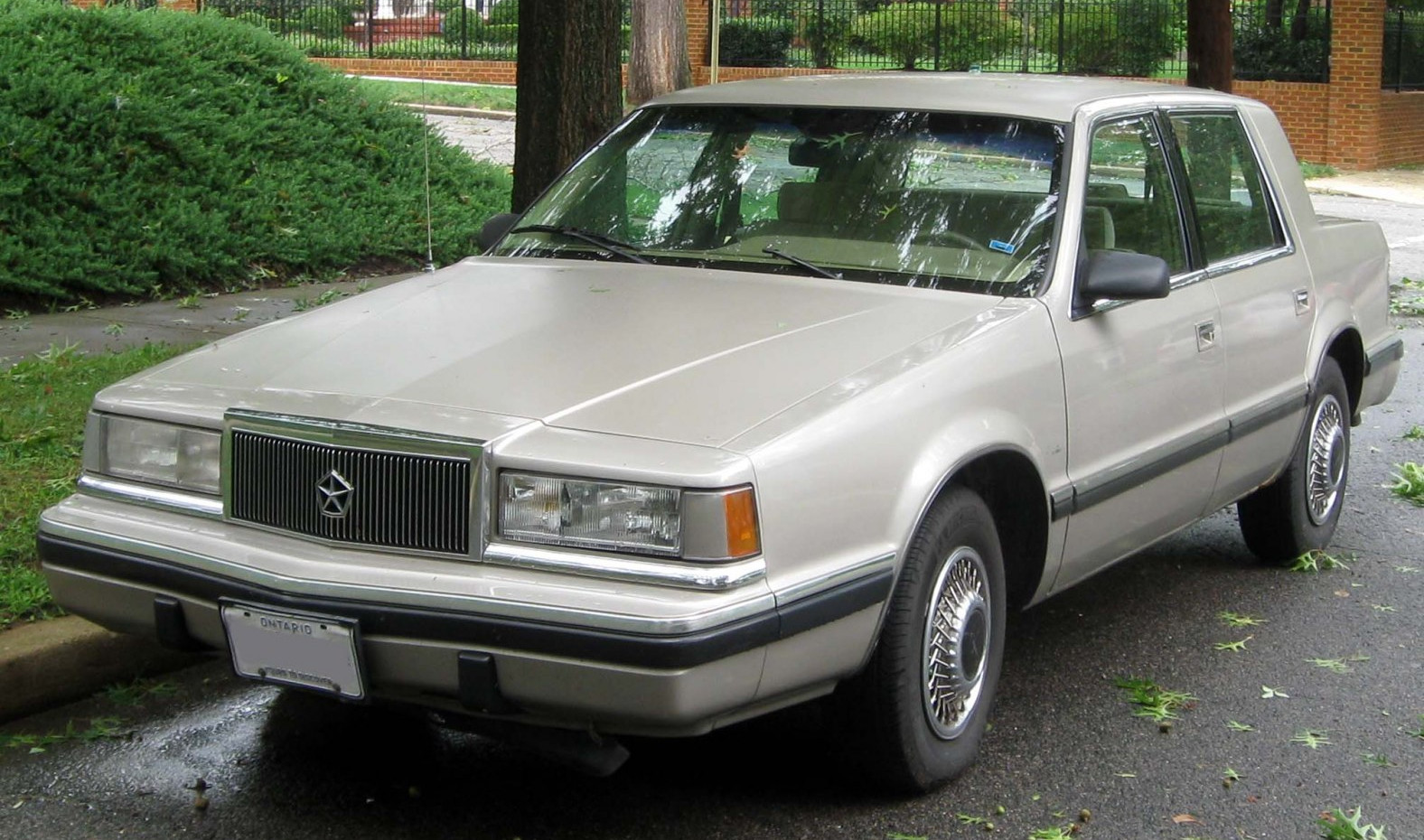 Chrysler Dynasty especificaciones, motores y consumo