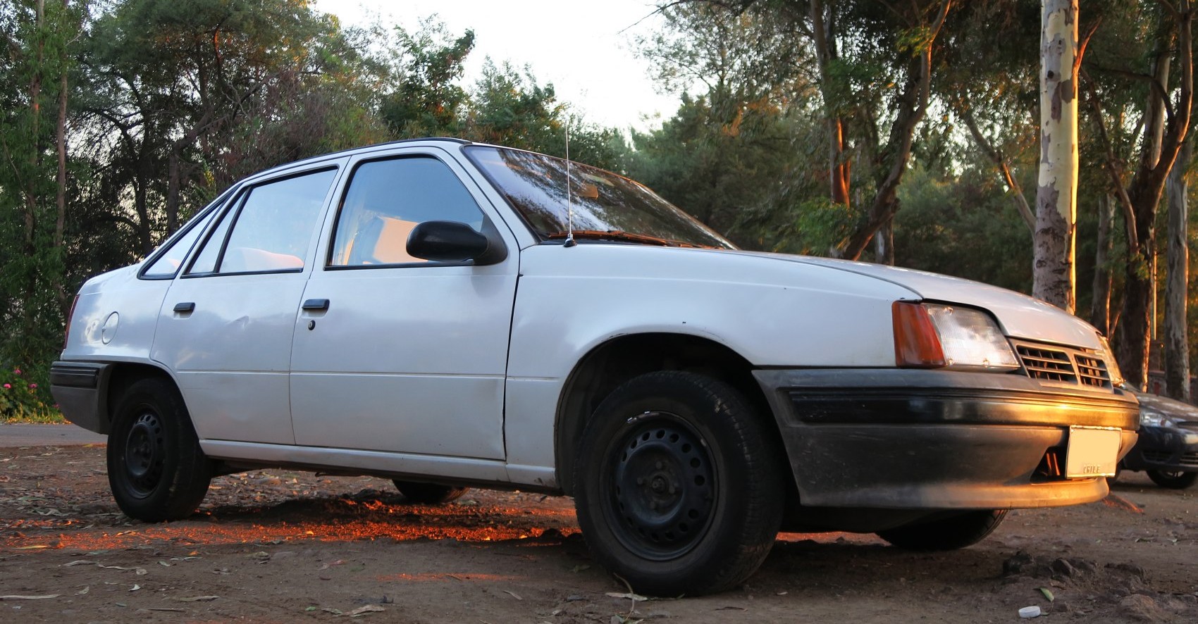 Daewoo Racer özellikleri, motor seçenekleri ve yakıt tüketimi