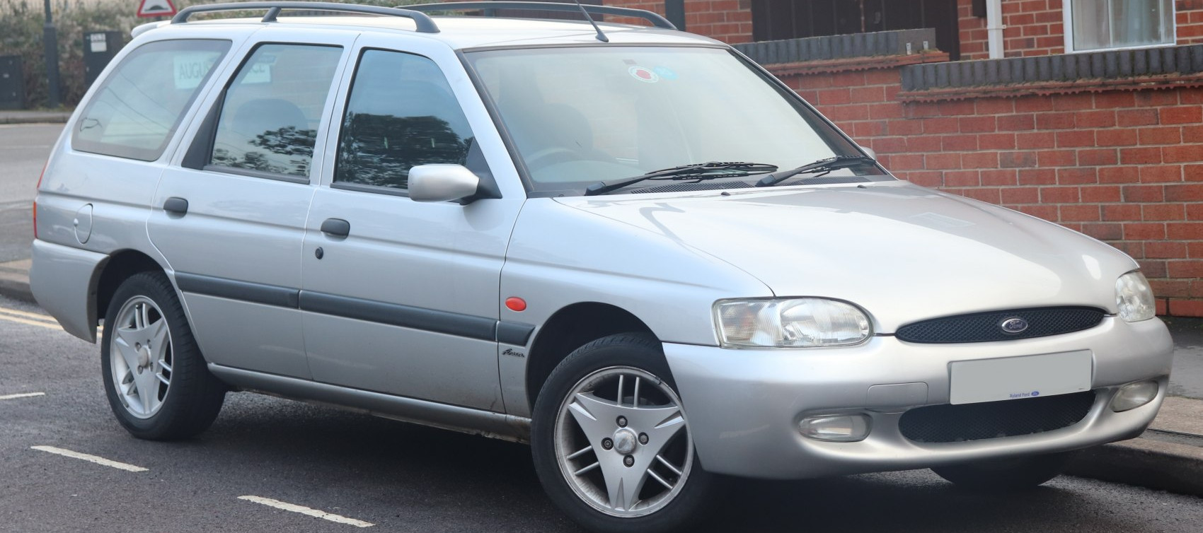Ford Escort 1.8 TD (90 Hp) (1995 - 1999) Motor und Technische Daten