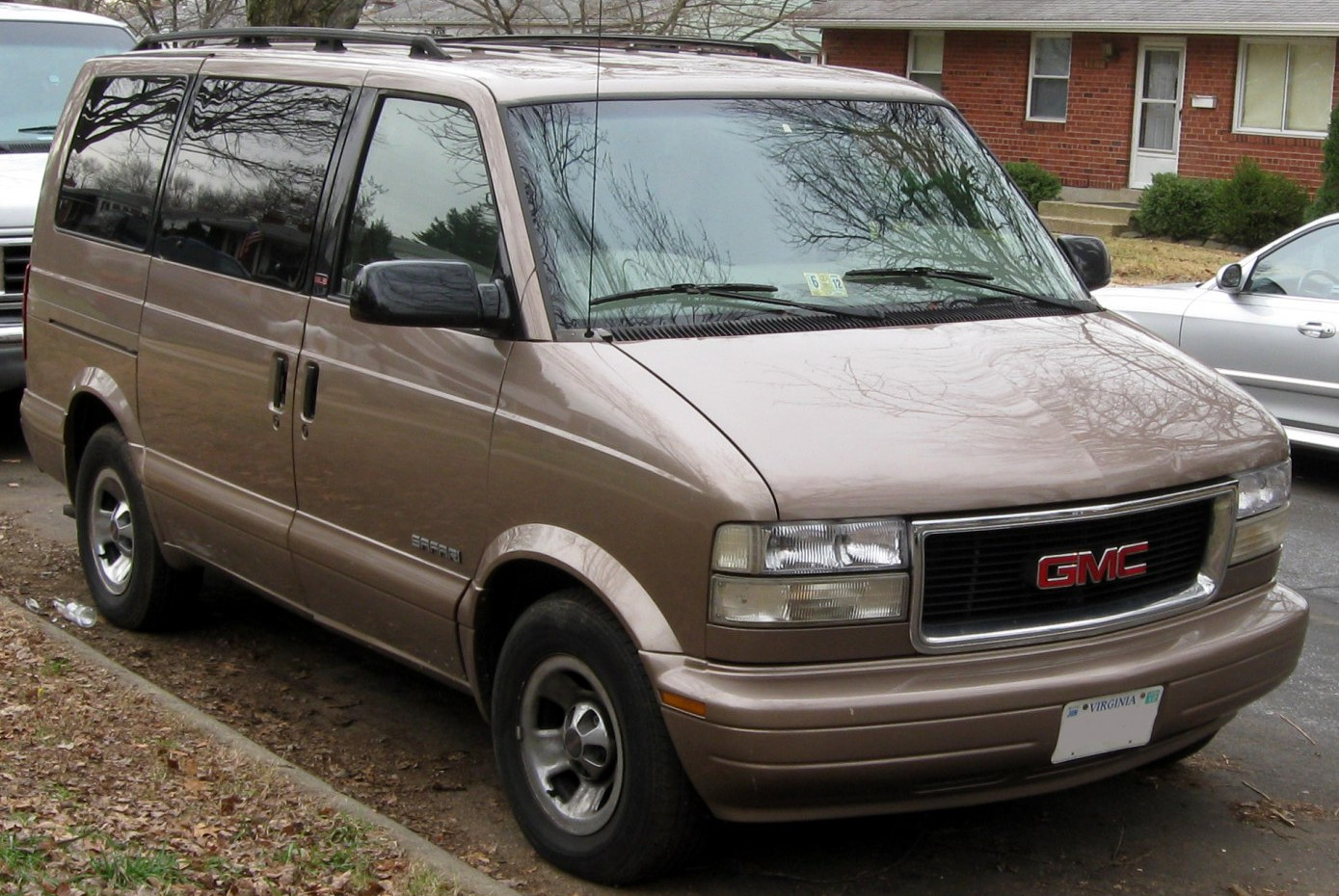 Gmc Safari specs, engine options and consumption