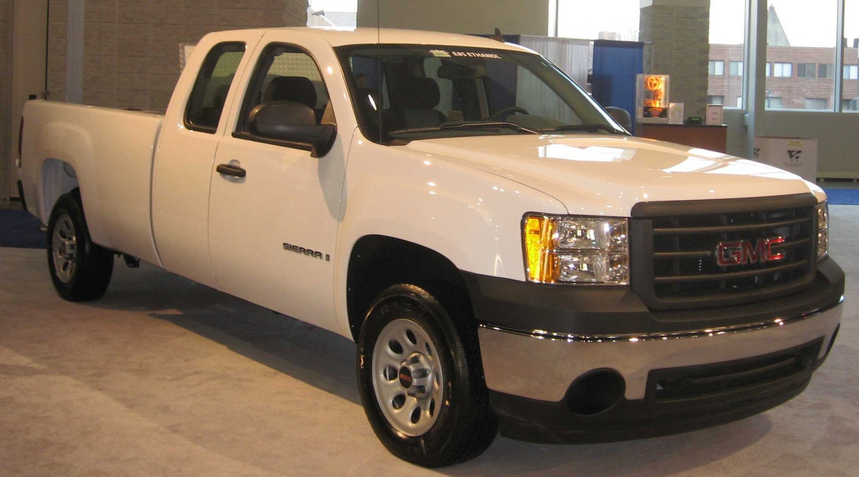 Gmc Sierra 1500 GMC Sierra 1500 III (GMT900) Extended Cab Standard Box (2007 - 2013) generation specs and photo