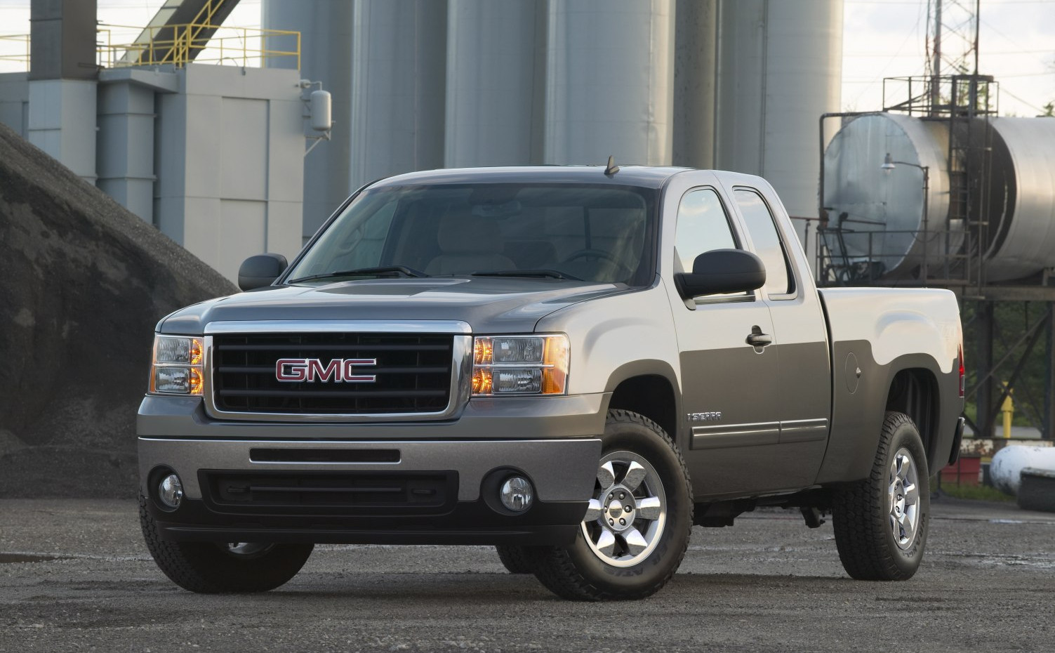Gmc Sierra 1500 GMC Sierra 1500 III (GMT900) Regular Cab Long Box (2007 - 2013) generation specs and photo