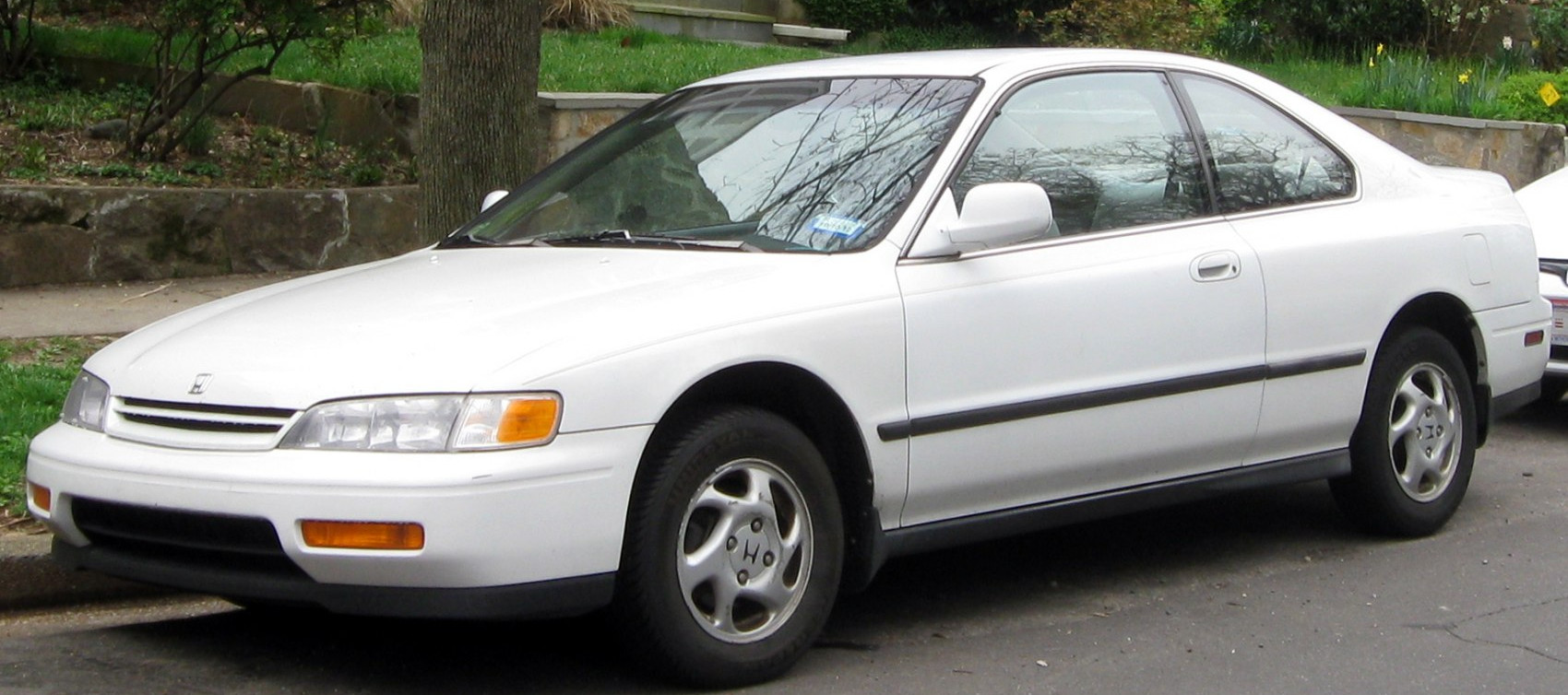 Honda Accord 2.2i ES (150 Hp)