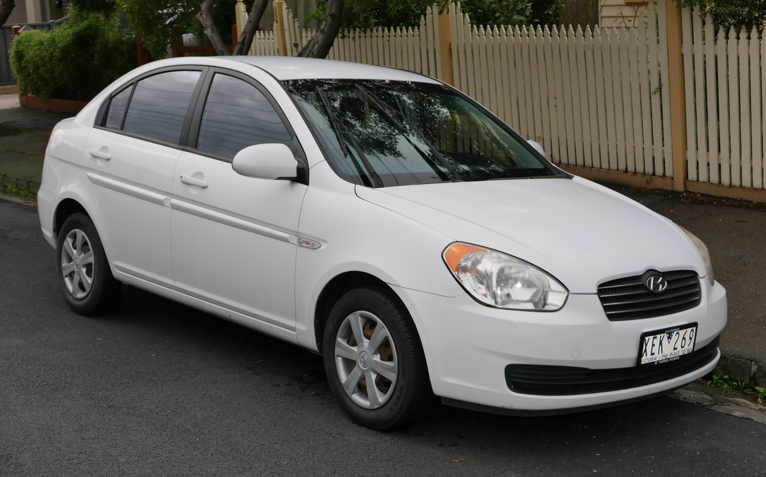 Hyundai Accent Hyundai Accent Hatchback II (2006 - 2010) generación especificaciones y foto