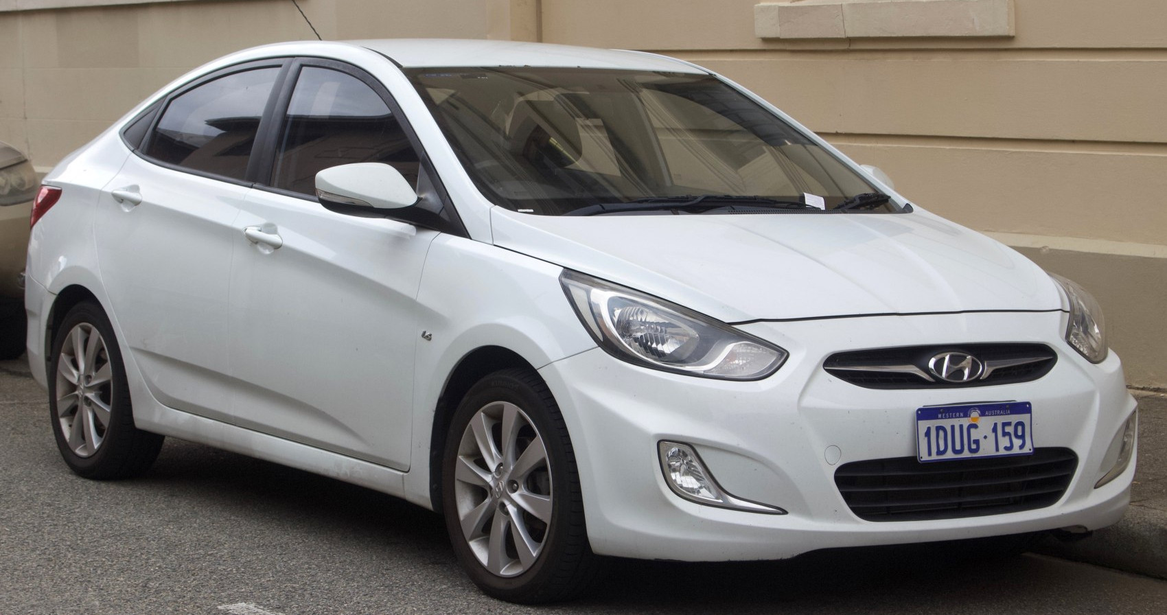 Hyundai Accent Hyundai Accent Hatchback III (2010 - 2018) generación especificaciones y foto