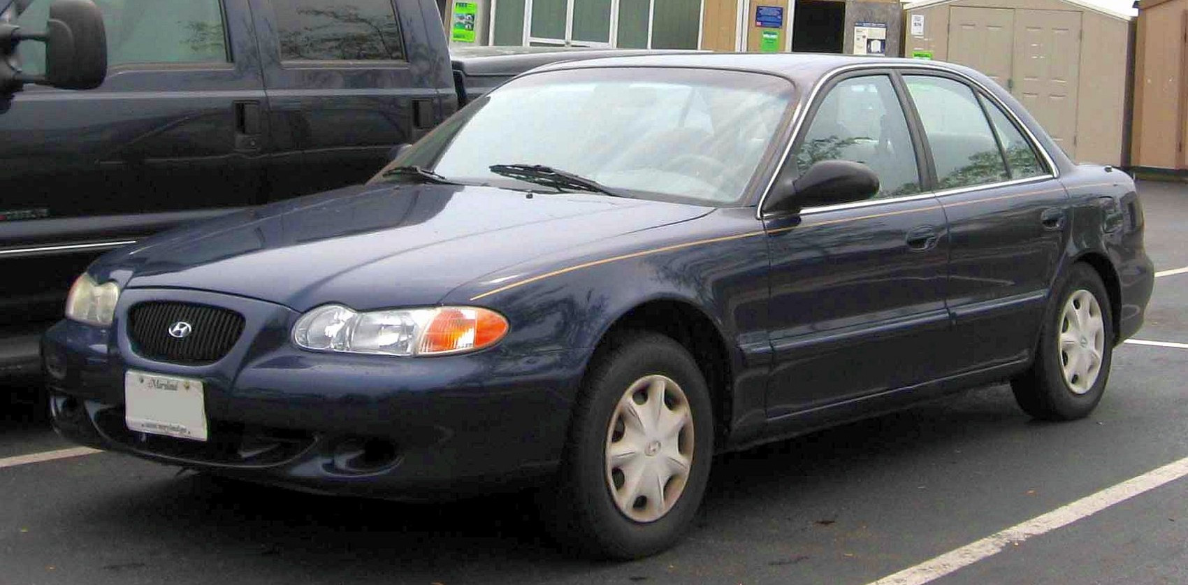 Hyundai Sonata Hyundai Sonata III (Y3) (1996 - 1998) generación especificaciones y foto