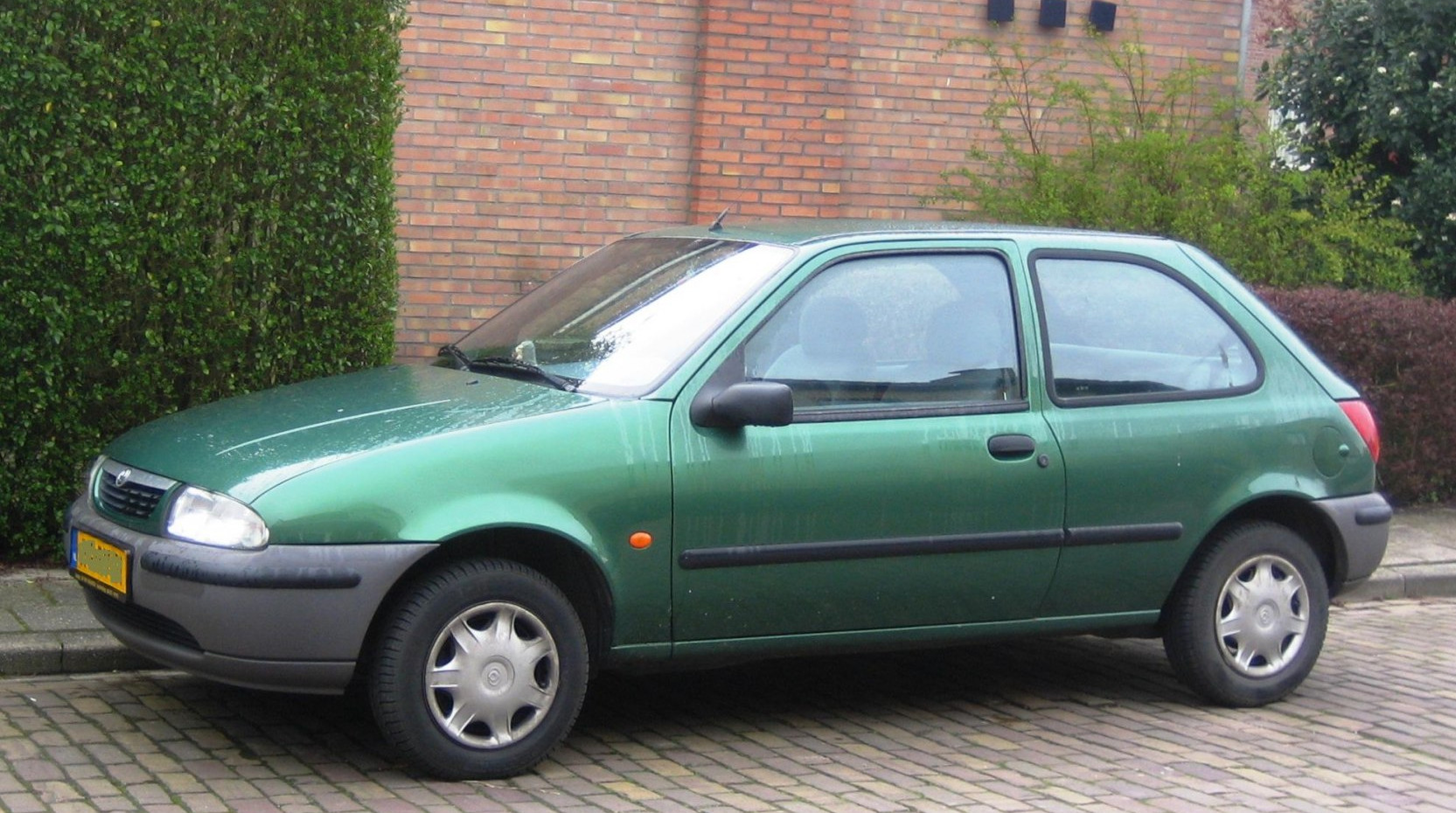 Mazda 121 1.3 (60 Hp)
