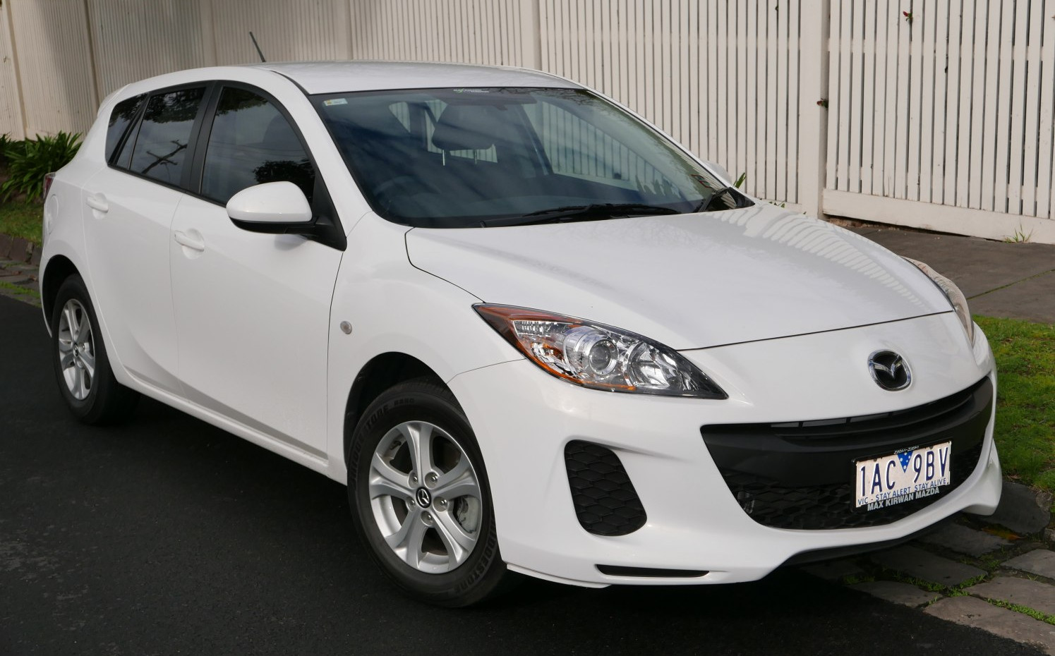 Mazda 3 Mazda 3 II Sedan (BL, facelift 2011) (2011 - 2013) generación especificaciones y foto