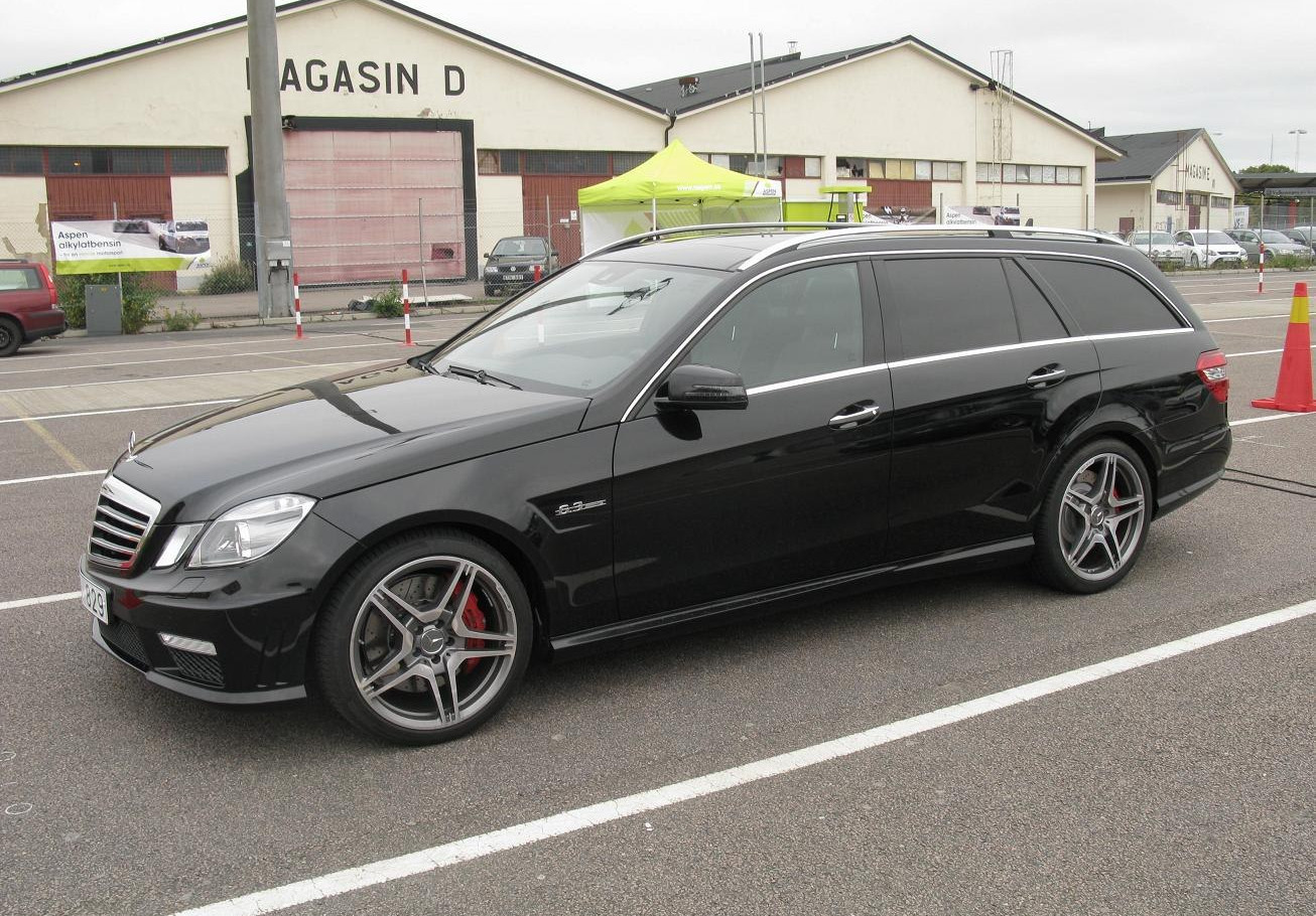 Mercedes-Benz E-class Mercedes-Benz E-class (W212) teknik özellikleri ve fotoğrafı