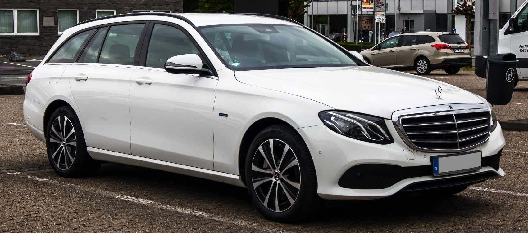 Mercedes-Benz E-class E 300 (258 Hp) EQ Boost 9G-TRONIC (2018 - 2020) motor y ficha técnica