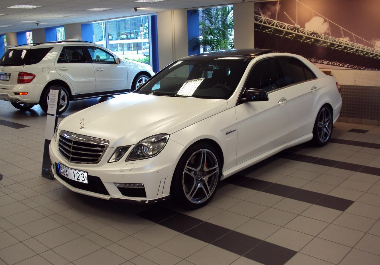 Mercedes-Benz E-class Mercedes-Benz E-class (W211, facelift 2006) (2009 - 2013) jenerasyonu özellikleri ve görseli