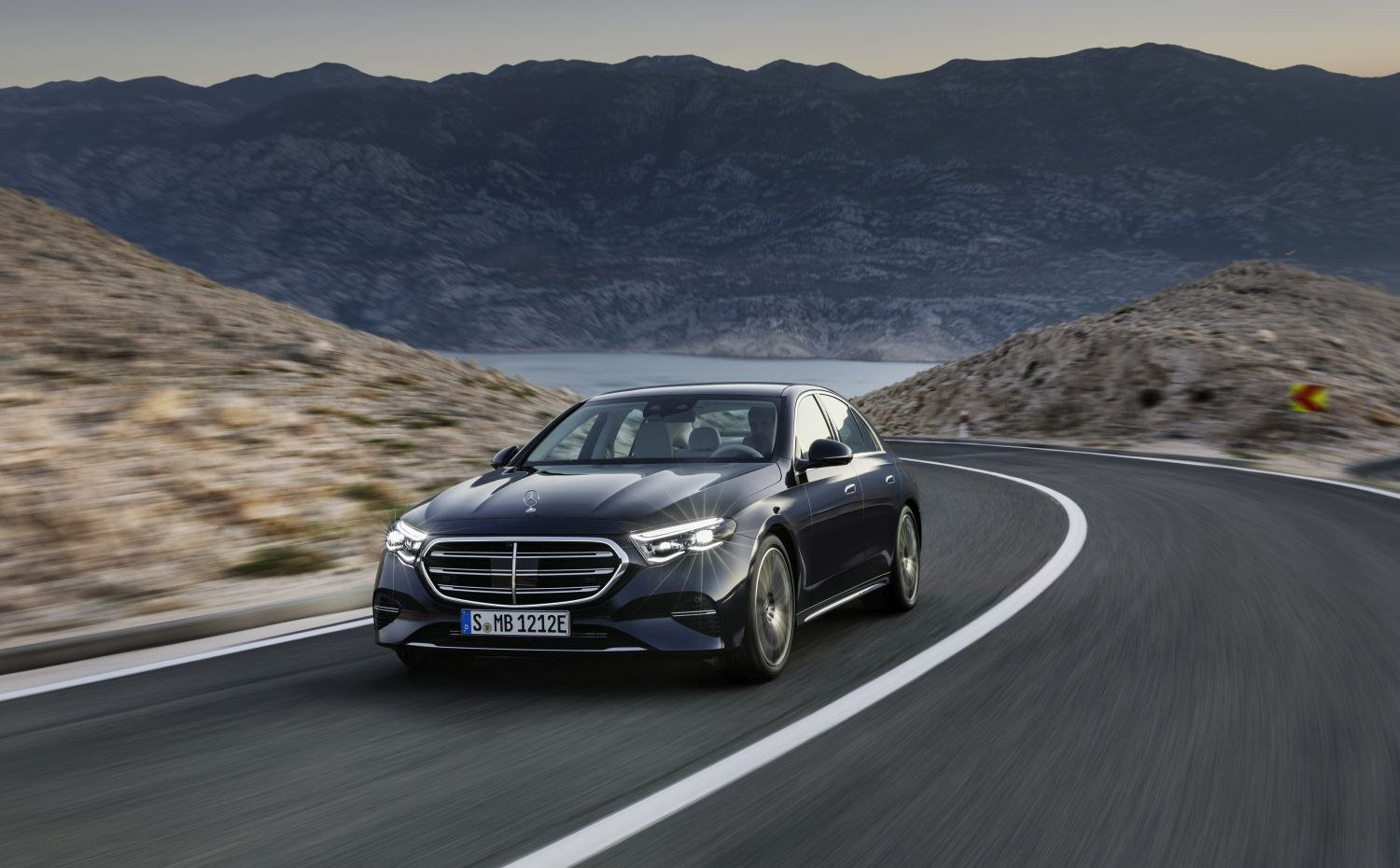 Mercedes-Benz E-class E 300de (313 Hp) Plug-in Hybrid 4MATIC 9G-TRONIC (2023 -) motor y ficha técnica