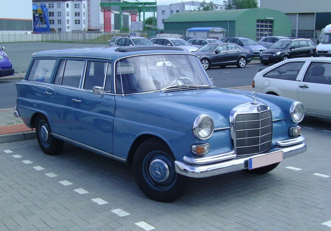 Mercedes-Benz Fintail Mercedes-Benz Fintail (W112) (1963 - 1968) generation specs and photo