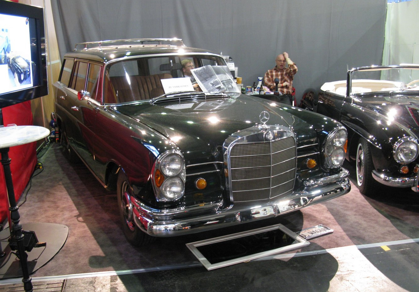 Mercedes-Benz Fintail Mercedes-Benz Fintail Universal (W111) (1966 - 1968) generation specs and photo