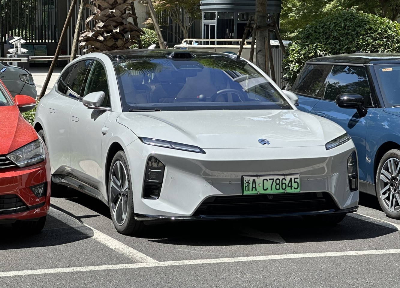 NIO ET5 specs, engine options and consumption