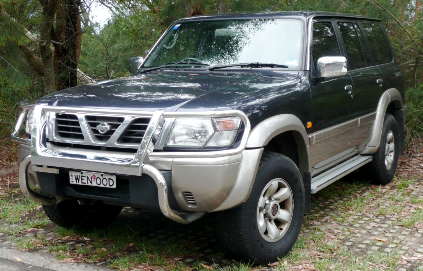 Nissan Patrol Nissan Patrol IV 5-door (Y60, facelift 1995) (1997 - 2005) generación especificaciones y foto