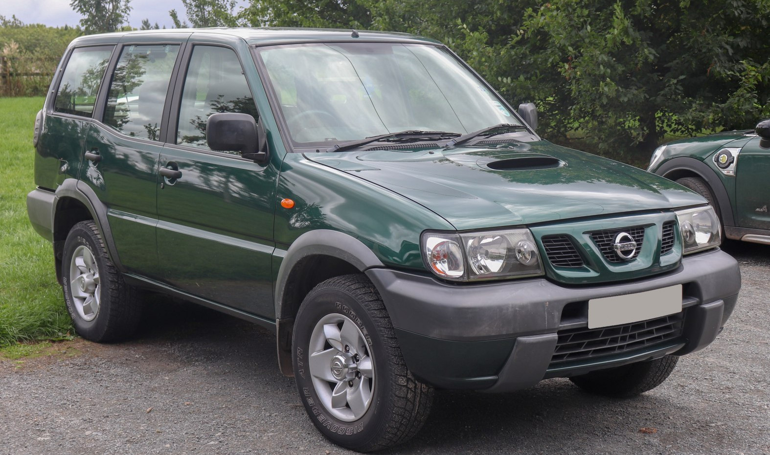 Nissan Terrano özellikleri, motor seçenekleri ve yakıt tüketimi