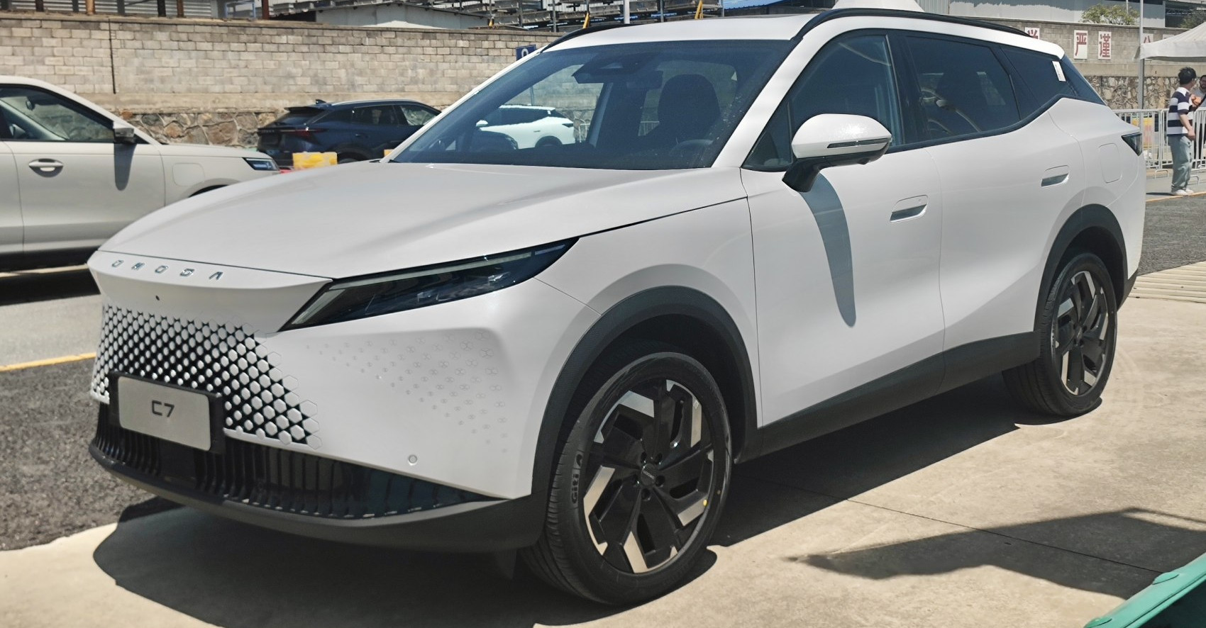 Omoda C7