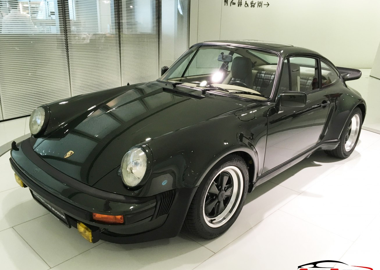 Porsche 911 Porsche 911 Targa (G) (1975 - 1989) generation specs and photo