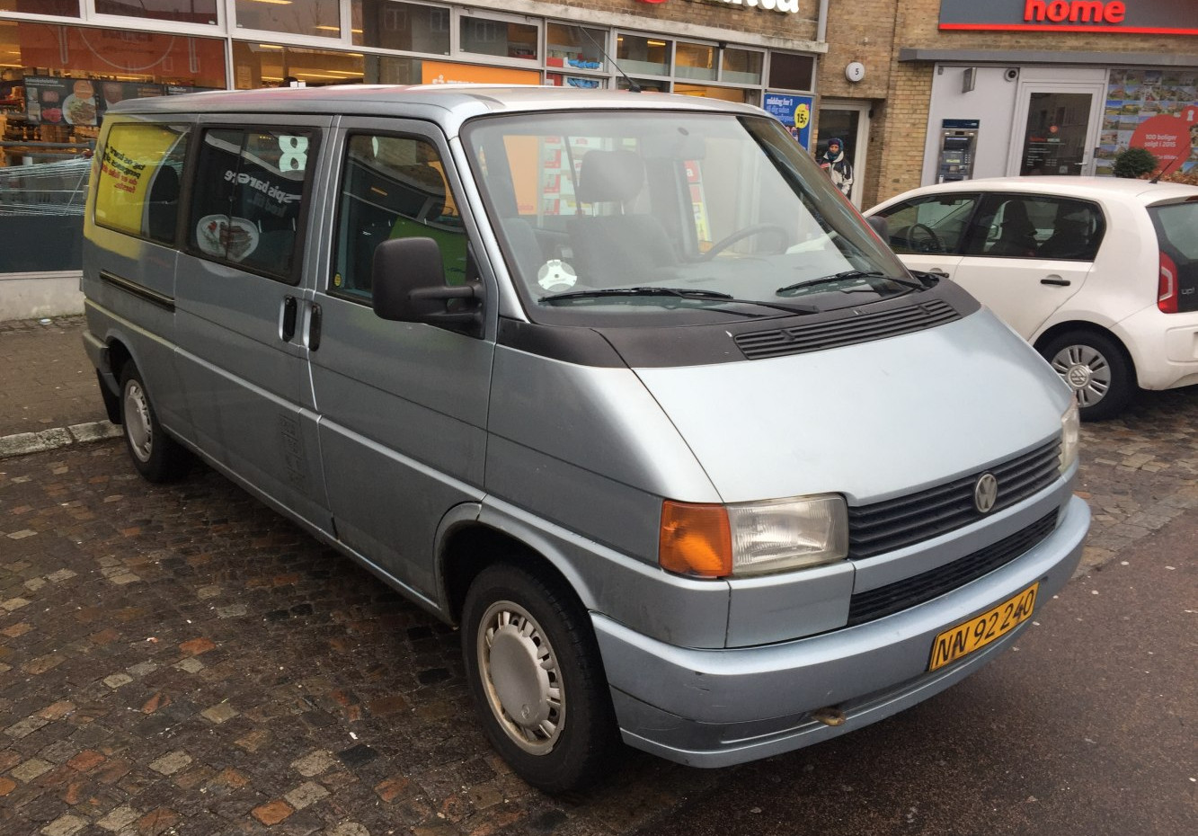 Volkswagen Caravelle Volkswagen Caravelle (T4) (1990 - 1995) jenerasyonu özellikleri ve görseli