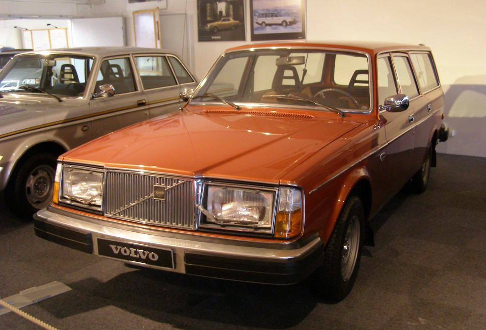 Volvo 260 2.8 (155 Hp) (1980 - 1982) motor y ficha técnica