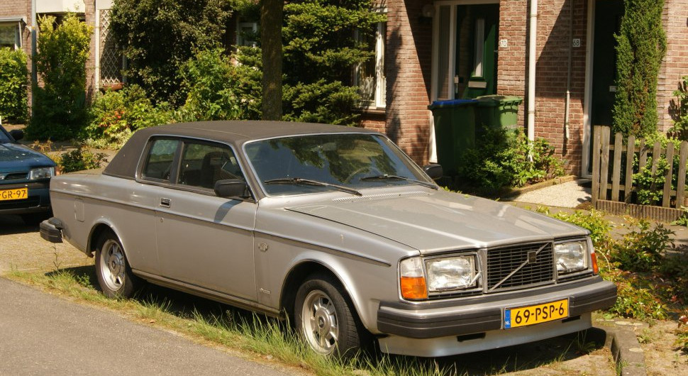 Volvo 260 Volvo 260 Coupe (P262) (1975 - 1979) génération fiche technique et photo