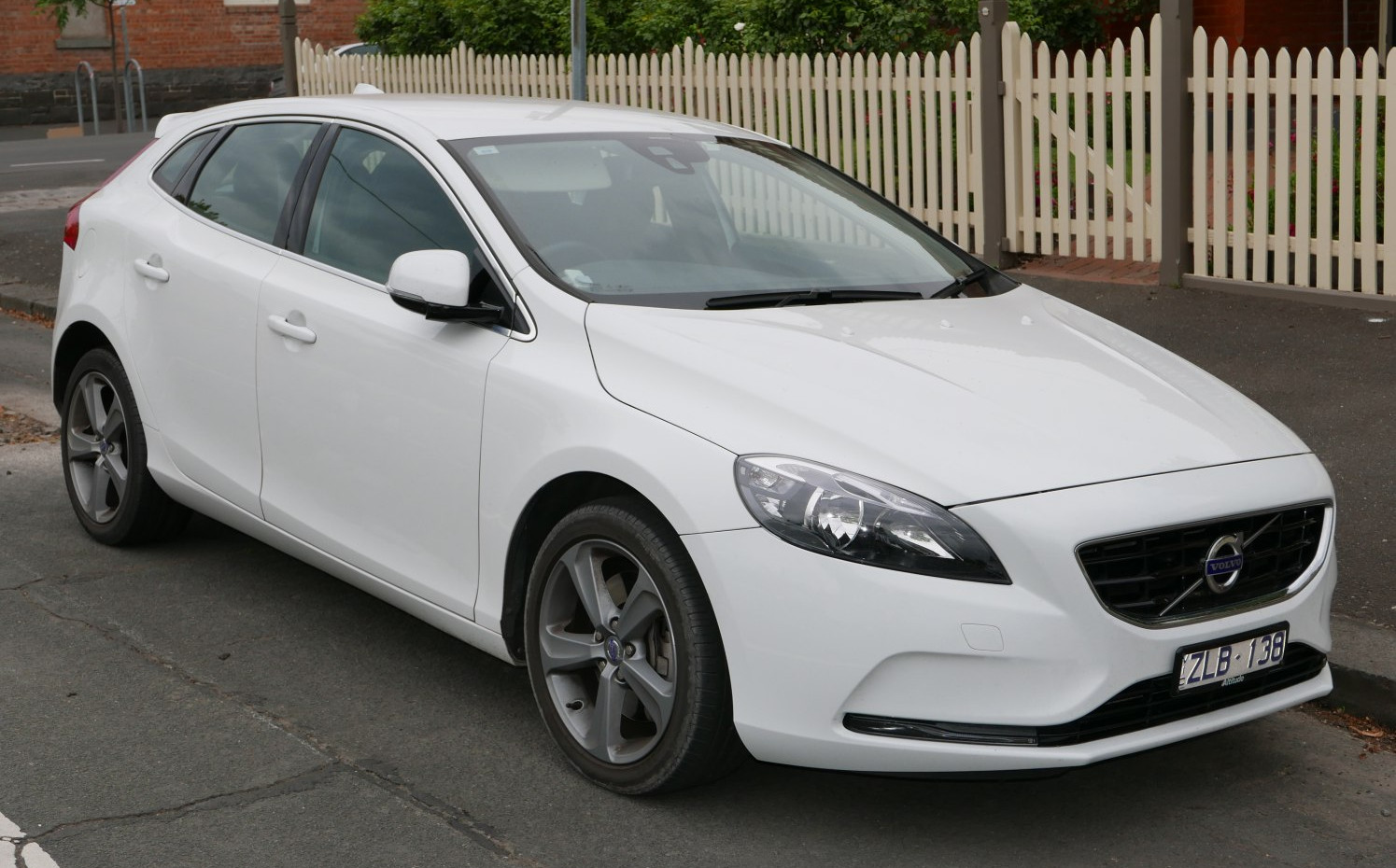 Volvo V40 1.6 T4 (180 Hp) Automatic (2012 - 2015) moteur et fiche technique