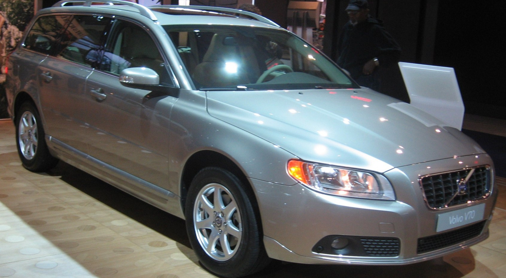 Volvo V70 Volvo V70 II (facelift 2004) (2007 - 2013) generación especificaciones y foto