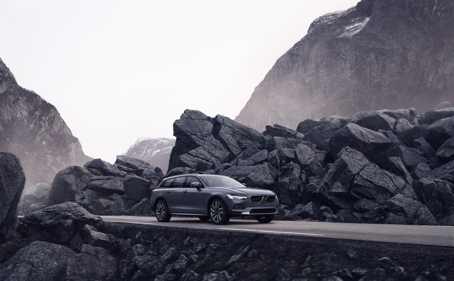 Volvo V90 2.0 B6 (299 Hp) Mild Hybrid AWD Automatic (2020 -) motore e scheda tecnica