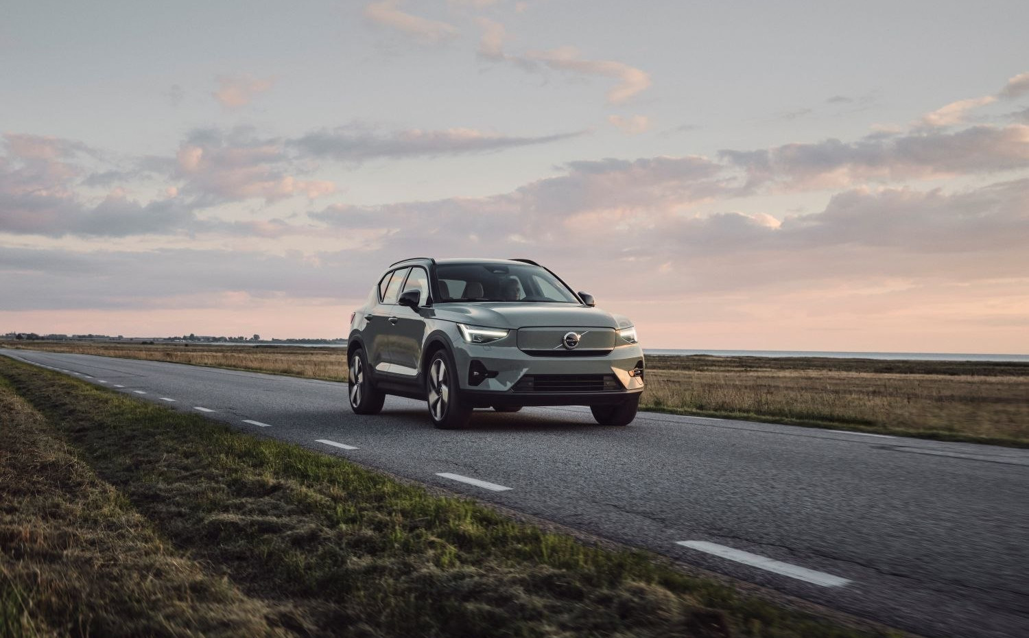 Volvo XC40 Volvo XC40 (facelift 2022) (2022 - 2022) generation specs and photo