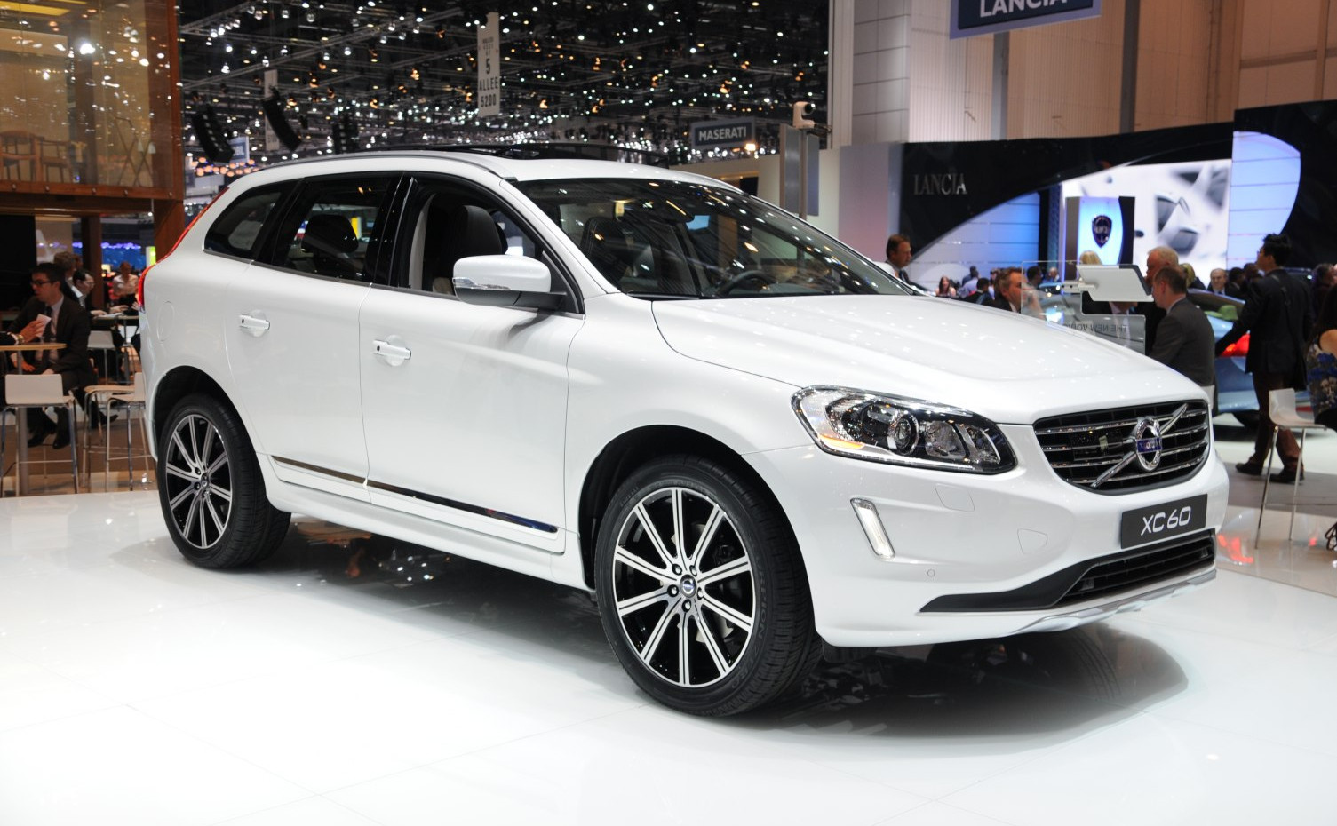 Volvo XC60 2.4 D4 (181 Hp) AWD (2013 - 2015) motore e scheda tecnica